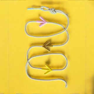 Není to jen věšák. Je to prvek, který dodá prostoru řád i styl. Pureinspace – když i detail má smysl. #interiordesign...